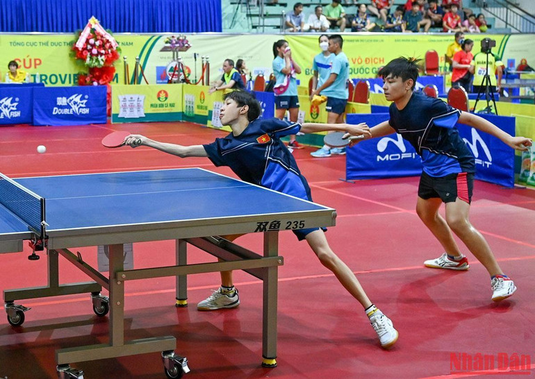 Thi đấu đầy bản lĩnh với những pha bóng dứt điểm mạnh mẽ, hai tay vợt trẻ Nguyễn Anh Đại và Nguyễn Minh Đoàn (Đà Nẵng) đã có thắng lợi bất ngờ với tỷ số 3-0. Thi đấu đầy bản lĩnh với những pha bóng dứt điểm mạnh mẽ, hai tay vợt trẻ Nguyễn Anh Đại và Nguyễn Minh Đoàn (Đà Nẵng) đã có thắng lợi bất ngờ với tỷ số 3-0.