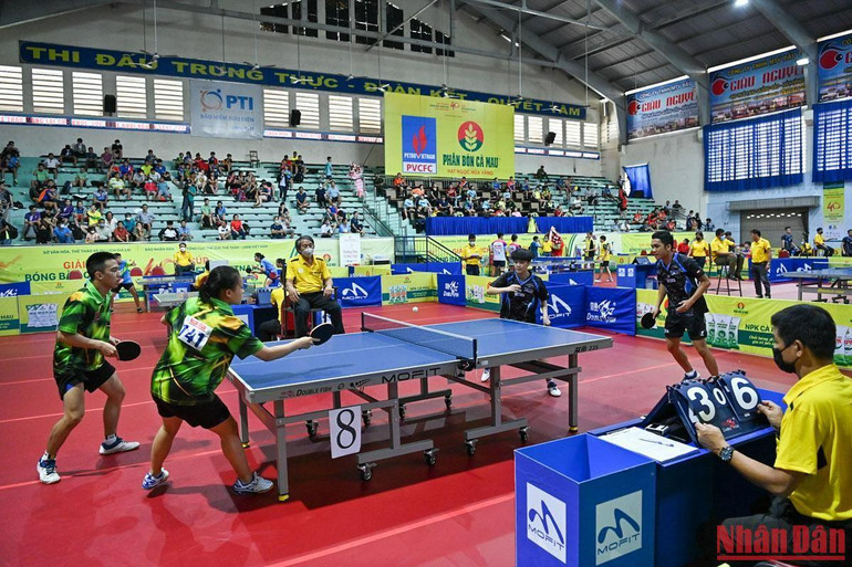 Vượt qua 2 tay vợt tên tuổi Lê Tiến Đạt và Nguyễn Bạch Thanh Thư tại vòng 1 nội dung đôi nam nữ, cặp đôi Đinh Anh Hoàng và Trần Mai Ngọc lọt vào vòng hai gặp cặp đôi Trương Ngọc Khanh và Trần Bùi Gia Mân. Vượt qua 2 tay vợt tên tuổi Lê Tiến Đạt và Nguyễn Bạch Thanh Thư tại vòng 1 nội dung đôi nam nữ, cặp đôi Đinh Anh Hoàng và Trần Mai Ngọc lọt vào vòng hai gặp cặp đôi Trương Ngọc Khanh và Trần Bùi Gia Mân.