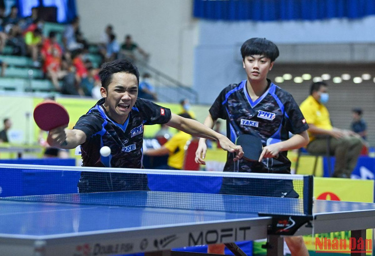 Đinh Anh Hoàng và Trần Mai Ngọc giành thắng lợi dễ dàng với tỷ số chung cuộc 3-0 (11-5; 11-3 và 11-7). Hai tay vợt trẻ Hà Nội sẽ có trận đấu tương đối khó khăn tại vòng tiếp theo khi gặp cặp đôi đương kim vô địch Nguyễn Đức Tuân và Bùi Ngọc Lan. Đinh Anh Hoàng và Trần Mai Ngọc giành thắng lợi dễ dàng với tỷ số chung cuộc 3-0 (11-5; 11-3 và 11-7). Hai tay vợt trẻ Hà Nội sẽ có trận đấu tương đối khó khăn tại vòng tiếp theo khi gặp cặp đôi đương kim vô địch Nguyễn Đức Tuân và Bùi Ngọc Lan.