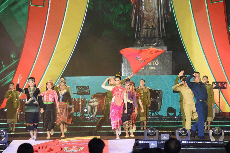 Tiết mục mang đậm tính dân tộc của đoàn nhạc Cảnh sát Lào.