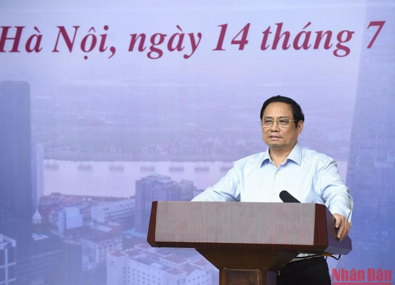 Thủ tướng Phạm Minh Chính: &quot;Tinh thần là không hình sự hóa các quan hệ kinh tế-dân sự nhưng ai sai phạm thì phải xử lý; bảo vệ, khuyến khích những người làm đúng, những người làm ăn chân chính, hiệu quả&quot;.