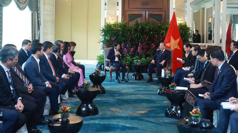 Tổng Bí thư Tô Lâm tiếp ông Louis Lim, Giám đốc Điều hành khối Bất động sản Tập đoàn Keppel. (Ảnh: TTXVN) Tổng Bí thư Tô Lâm tiếp ông Louis Lim, Giám đốc Điều hành khối Bất động sản Tập đoàn Keppel. (Ảnh: TTXVN)