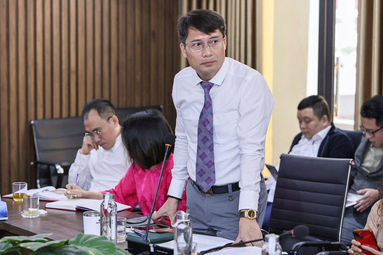 Nhà báo Trần Việt Phương, Phụ trách văn phòng Đông Bắc Bộ, tham luận tại Đại hội. (Ảnh: Quang Vinh)