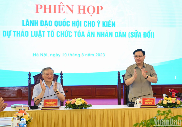 Chủ tịch Quốc hội Vương Đình Huệ chủ trì phiên họp cho ý kiến dự thảo Luật Tổ chức Tòa án nhân dân (sửa đổi).