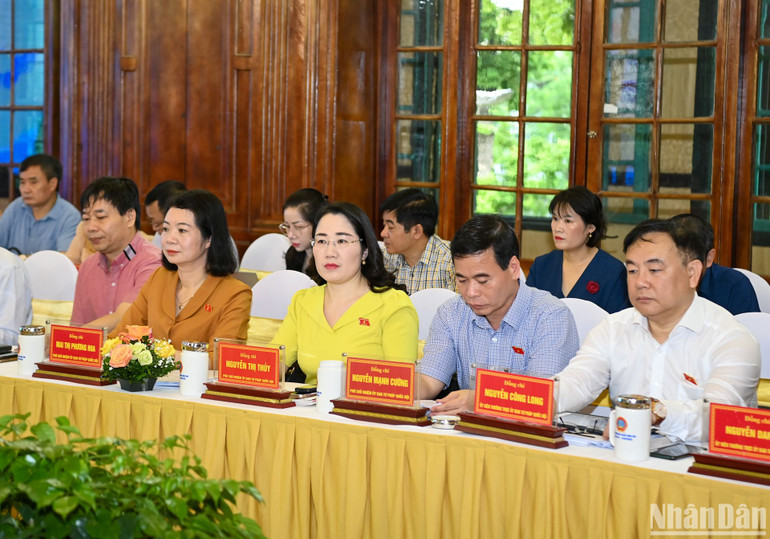 Lãnh đạo các Ủy ban của Quốc hội dự phiên họp.