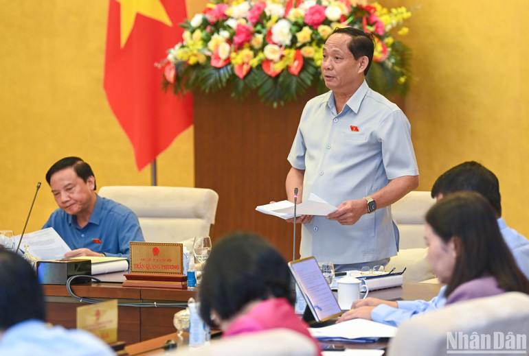 Phó Chủ tịch Quốc hội Trần Quang Phương phát biểu ý kiến tại phiên họp.