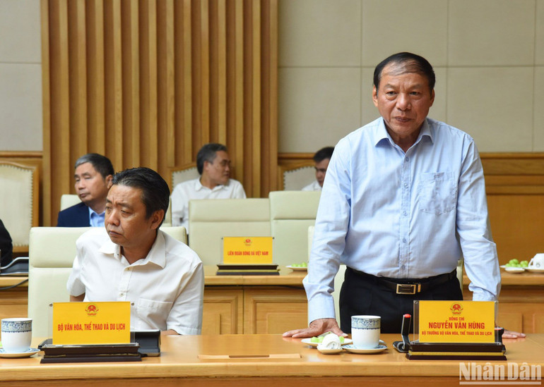 Bộ trưởng Văn hóa, Thể thao và Du lịch Nguyễn Văn Hùng phát biểu.