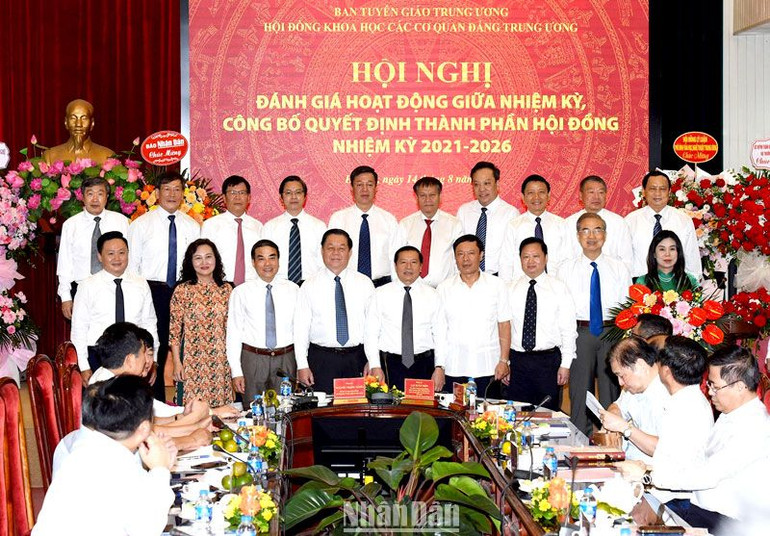 Các thành viên Hội đồng Khoa học các cơ quan Đảng Trung ương nhiệm kỳ 2021-2026 ra mắt.