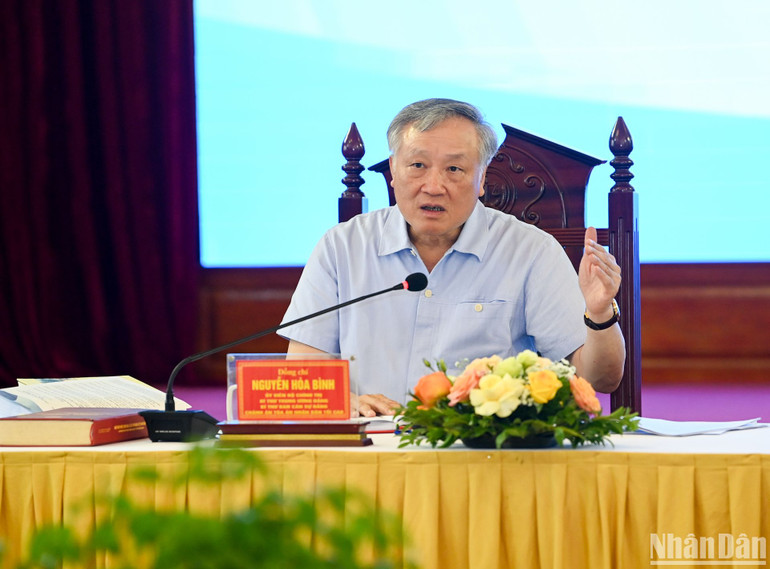 Chánh án Tòa án nhân dân tối cao Nguyễn Hòa Bình phát biểu làm rõ một số nội dung liên quan.