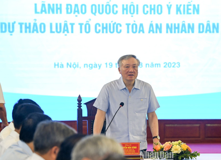Chánh án Tòa án nhân dân tối cao Nguyễn Hòa Bình phát biểu ý kiến tại phiên họp. (Ảnh: Duy Linh) Chánh án Tòa án nhân dân tối cao Nguyễn Hòa Bình phát biểu ý kiến tại phiên họp. (Ảnh: Duy Linh)