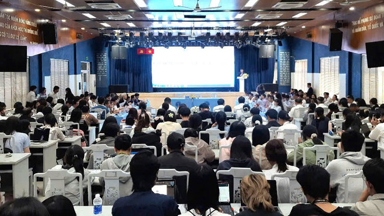 Quang cảnh hội thảo. Quang cảnh hội thảo.