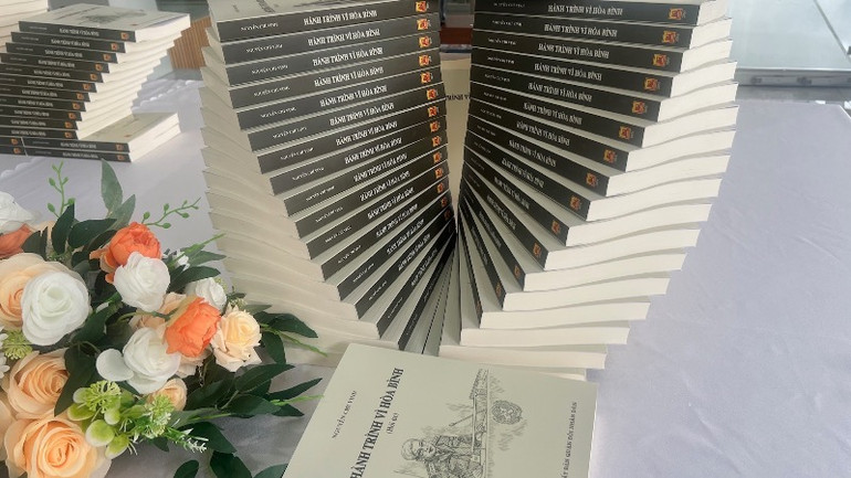 Cuốn sách Hành trình vì hoà bình.