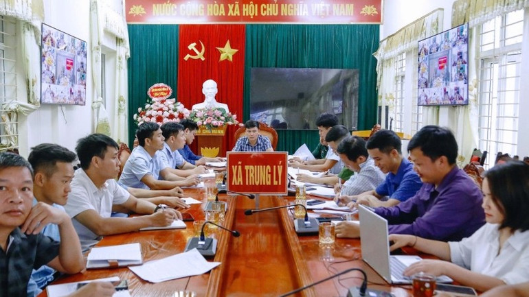 Cán bộ, công chức xã vùng cao, biên giới Trung Lý (thuộc huyện Mường Lát trước đây). screenshot-2025-08-02-201146.jpg