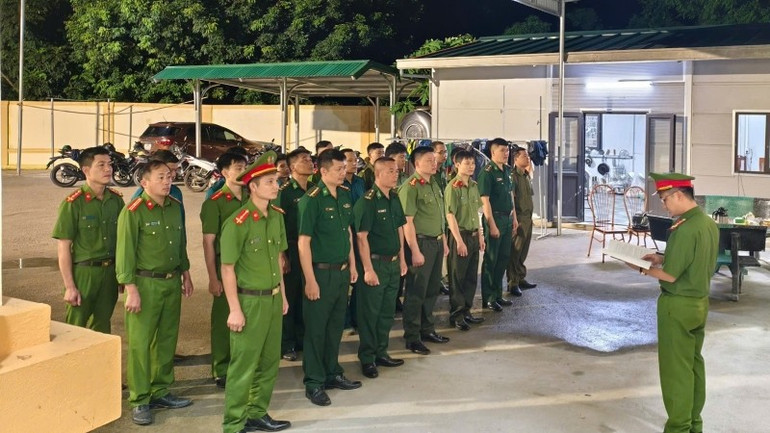 Phát động ra quân tại xã vùng cao biên giới Trung Lý. cong-an-xa-trung-ly-ra-quan-thuc-hien-cao-diem.jpg