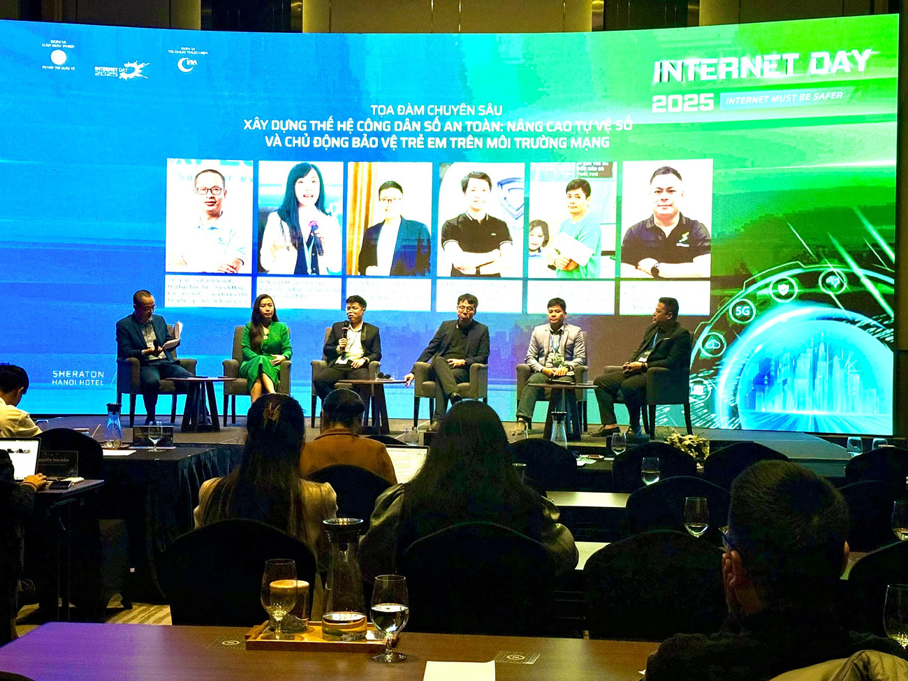 Tọa đàm chuyên sâu “Xây dựng thế hệ công dân số an toàn: Nâng cao tự vệ số và chủ động bảo vệ trẻ em trên môi trường mạng” trong khuôn khổ Vietnam Internet Day 2025.