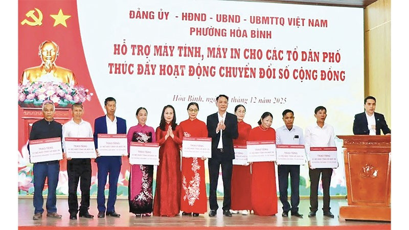 Phường Hòa Bình trang bị máy tính, máy in cho các tổ dân phố với tổng kinh phí 390 triệu đồng.