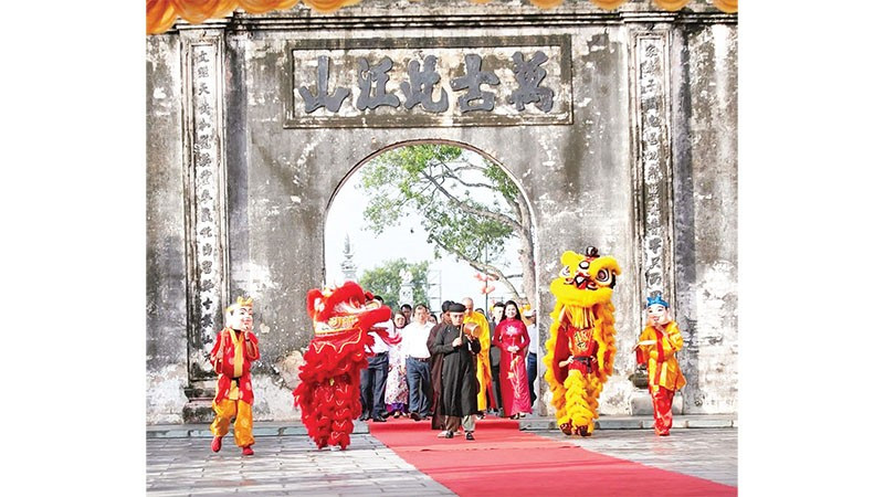 Nghi lễ dâng hương tại Lễ Cáo yết mở hội tại Lễ hội mùa thu Côn Sơn-Kiếp Bạc năm 2025.