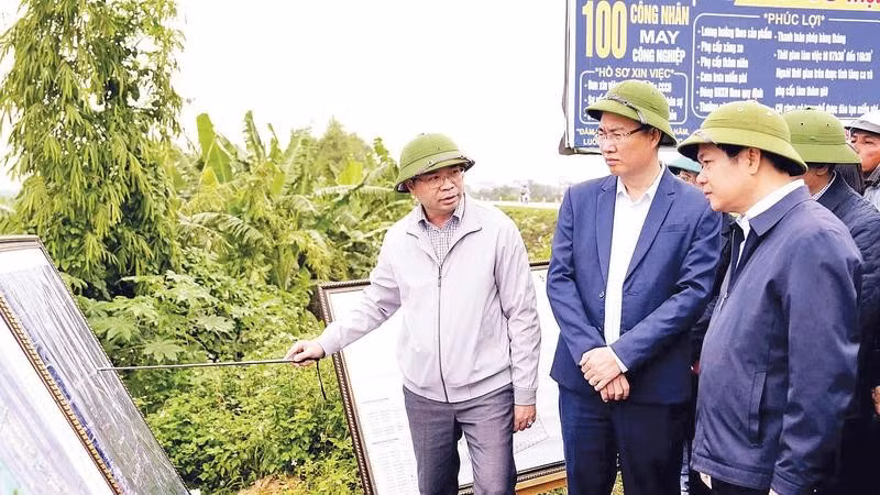 Lãnh đạo tỉnh Hưng Yên kiểm tra tiến độ giải phóng mặt bằng những dự án trọng điểm triển khai trên địa bàn xã Châu Ninh.