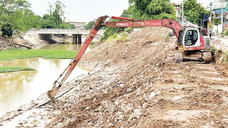 Cùng với các công trình trọng điểm quốc gia, nhiều dự án do các địa phương quản lý được đẩy nhanh tiến độ.