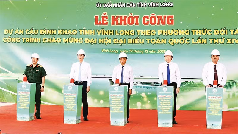 Nghi thức khởi công cầu Đình Khao.
