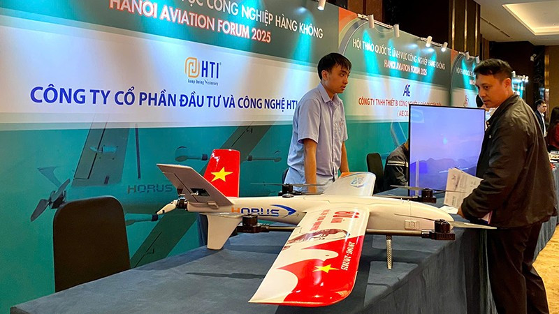 Nhiều giải pháp công nghệ mới trong lĩnh vực hàng không được doanh nghiệp giới thiệu bên lề hội thảo.