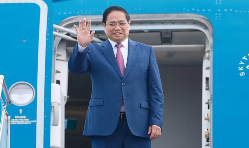 Thủ tướng Phạm Minh Chính lên đường dự Hội nghị thường niên các nhà tiên phong lần thứ 16 của WEF và làm việc tại Trung Quốc. (Ảnh DƯƠNG GIANG/TTXVN)