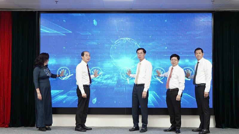 Các đại biểu thực hiện nghi thức phát động cuộc thi. (Ảnh VSS)