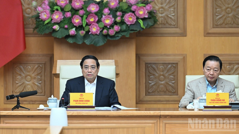 Thủ tướng Chính phủ Phạm Minh Chính chủ trì cuộc họp bàn giải pháp đẩy nhanh tiến độ triển khai "Chiến dịch Quang Trung" thần tốc xây dựng, sửa chữa nhà ở cho nhân dân. (Ảnh: Trần Hải)