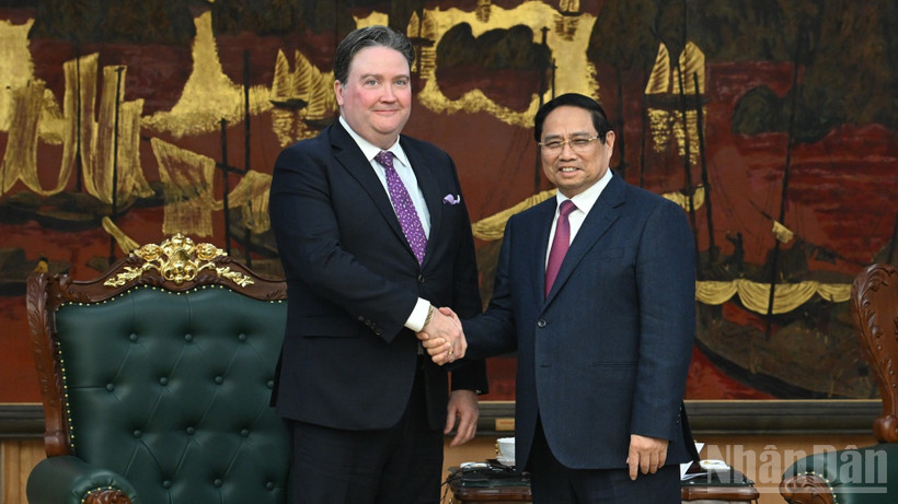 Thủ tướng Chính phủ Phạm Minh Chính và Đại sứ Hoa Kỳ tại Việt Nam Marc E.Knapper. (Ảnh: TRẦN HẢI)