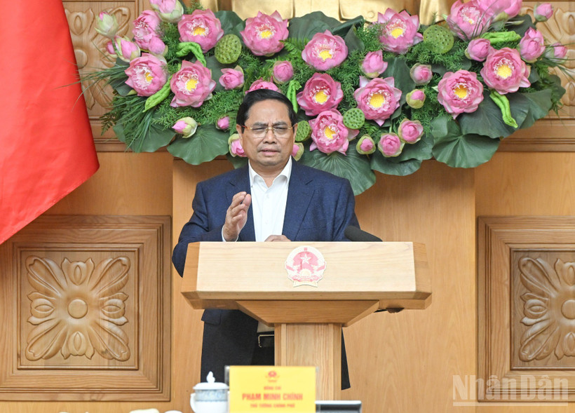 Thủ tướng Chính phủ Phạm Minh Chính chủ trì cuộc họp rà soát, đẩy nhanh tiến độ triển khai "Chiến dịch Quang Trung" thần tốc xây dựng lại, sửa chữa nhà cửa cho người dân vùng bị thiên tai. (Ảnh: Trần Hải)
