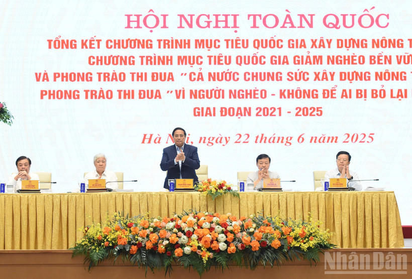 Thủ tướng Chính phủ Phạm Minh Chính chủ trì Hội nghị tổng kết Chương trình mục tiêu quốc gia về xây dựng nông thôn mới, giảm nghèo bền vững. (Ảnh: TRẦN HẢI)