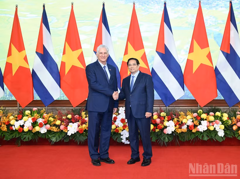 Thủ tướng Chính phủ Phạm Minh Chính và Bí thư Thứ nhất Trung ương Đảng Cộng sản, Chủ tịch nước Cuba Miguel Diaz Canel. (Ảnh: TRẦN HẢI)