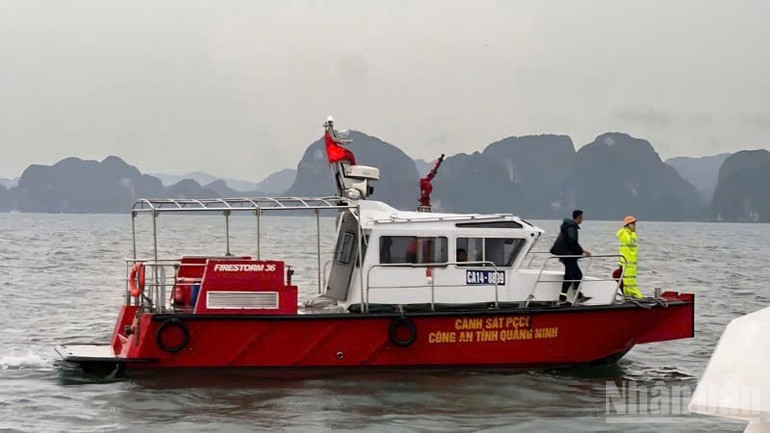 Tỉnh Quảng Ninh huy động lực lượng và phương tiện tổ chức cứu hộ, cứu nạn. (Ảnh: Lương Quang Thọ).