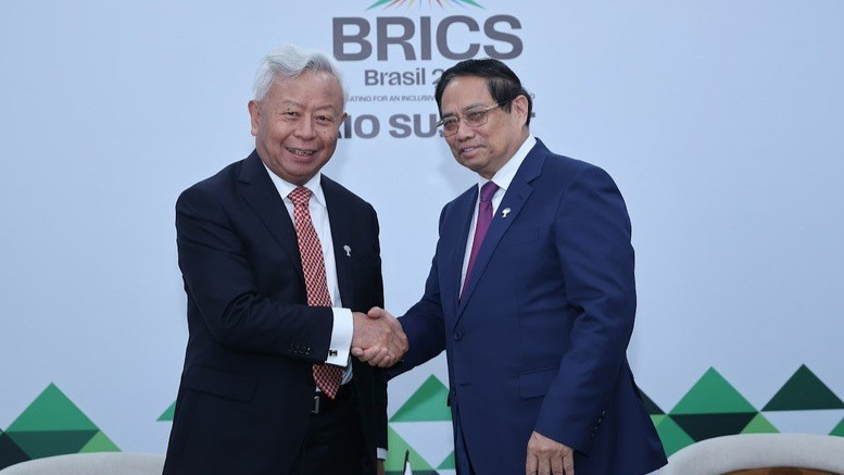 Thủ tướng Chính phủ Phạm Minh Chính tiếp Chủ tịch Ngân hàng Đầu tư Hạ tầng châu Á (AIIB) Kim Lập Quần. (Ảnh: VGP)