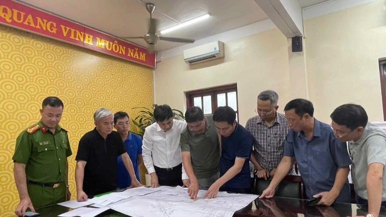 Lãnh đạo tỉnh Quảng Ninh triển khai công tác khắc phục sự cố. (Ảnh: Cổng thông tin điện tử tỉnh Quảng Ninh)