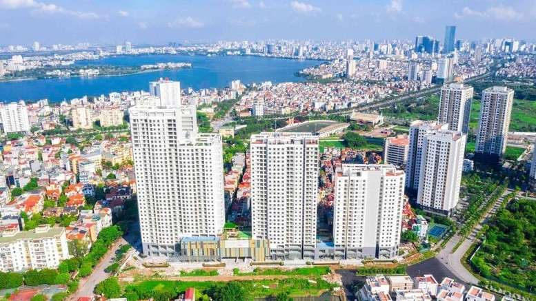 Thủ tướng chỉ đạo quyết liệt thực hiện các giải pháp để tăng nguồn cung, giảm giá nhà ở, bất động sản, ổn định thị trường. (Ảnh: VGP). 