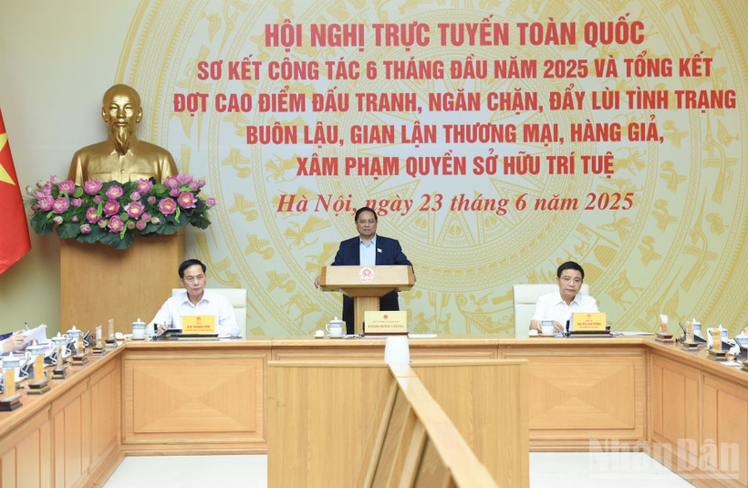 Thủ tướng Chính phủ Phạm Minh Chính chủ trì Hội nghị trực tuyến toàn quốc. (Ảnh: TRẦN HẢI) 