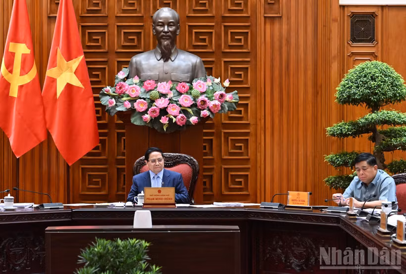 Thủ tướng Chính phủ Phạm Minh Chính chủ trì cuộc họp của Thường trực Chính phủ về thúc đẩy Dự án tuyến đường sắt Lào Cai-Hà Nội-Hải Phòng. (Ảnh: TRẦN HẢI)
