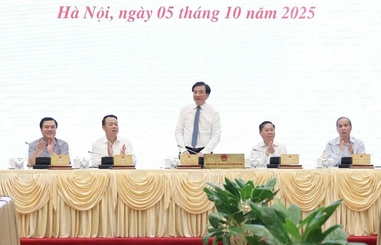 Bộ trưởng, Chủ nhiệm Văn phòng Chính phủ Trần Vân Sơn chủ trì họp báo Chính phủ thường kỳ. (Ảnh: VGP)