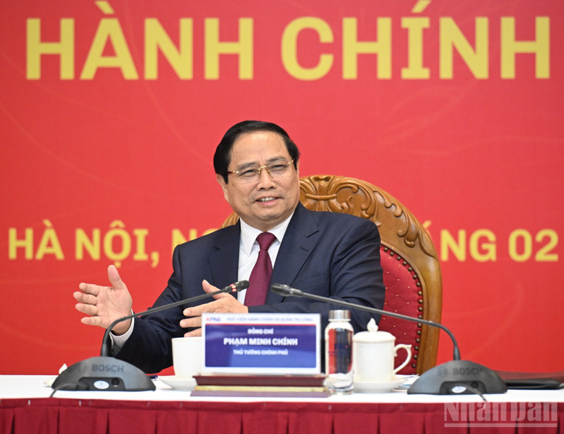 Thủ tướng Chính phủ Phạm Minh Chính cho ý kiến chỉ đạo về phương hướng phát triển của Học viện Hành chính và Quản trị công. (Ảnh: Trần Hải)