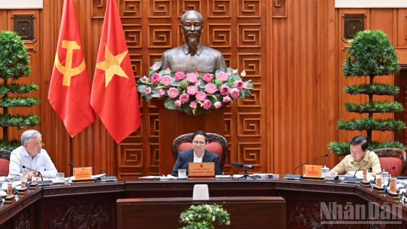 Thủ tướng Chính phủ Phạm Minh Chính chủ trì cuộc họp của Ban Thường vụ Đảng ủy Chính phủ. (Ảnh: TRẦN HẢI)