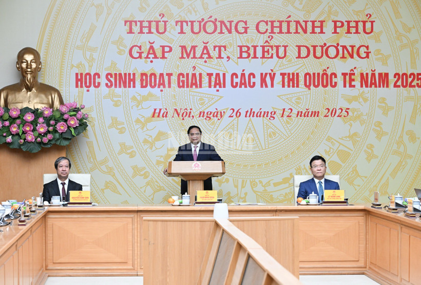 Thủ tướng Chính phủ Phạm Minh Chính chủ trì gặp mặt, biểu dương các học sinh đoạt các giải tại các kỳ thi quốc tế năm 2025. (Ảnh: Trần Hải)