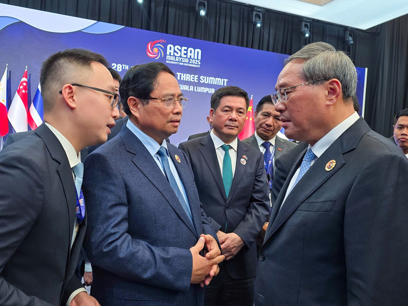 Thủ tướng Chính phủ Phạm Minh Chính gặp Thủ tướng Quốc vụ viện Trung Quốc Lý Cường. (Ảnh: Bộ Ngoại giao)