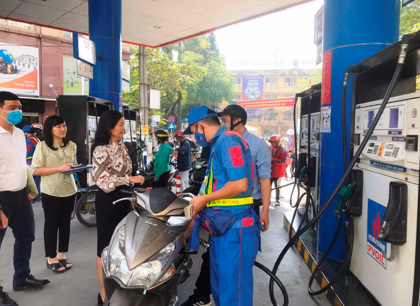 Giảm thuế nhập khẩu một số mặt hàng xăng dầu về 0%.