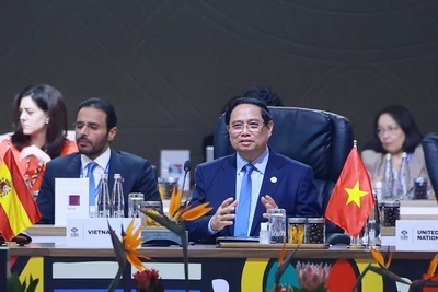 Thủ tướng Phạm Minh Chính chia sẻ, đánh giá và đề xuất quan trọng tại Hội nghị để cùng các nước đóng góp xây dựng một trật tự kinh tế quốc tế và hệ thống quản trị kinh tế toàn cầu công bằng, bao trùm và bền vững. (Ảnh: VGP/Nhật Bắc)