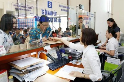 Thủ tướng Chính phủ chỉ đạo đẩy nhanh tiến độ thực hiện chính sách, chế độ đối với cán bộ, công chức, viên chức, người lao động và lực lượng vũ trang trong quá trình sắp xếp tổ chức bộ máy của hệ thống chính trị. (Ảnh: VGP) 