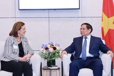 Thủ tướng Phạm Minh Chính tiếp lãnh đạo tập đoàn công nghệ Thales. (Ảnh: VGP/Nhật Bắc)