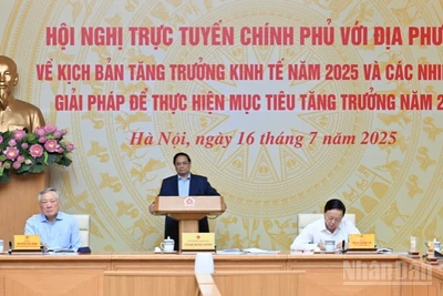 Thủ tướng Chính phủ Phạm Minh Chính chủ trì Hội nghị trực tuyến với địa phương về kịch bản tăng trưởng kinh tế. (Ảnh: TRẦN HẢI)