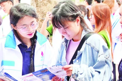 Học sinh tham gia ngày hội tư vấn tuyển sinh - hướng nghiệp do Bộ Giáo dục và Đào tạo phối hợp tổ chức tại Hà Nội năm 2025.