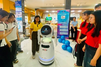 Robot ứng dụng trí tuệ nhân tạo MISA AVA tại Triển lãm sách khoa học và công nghệ 2025.